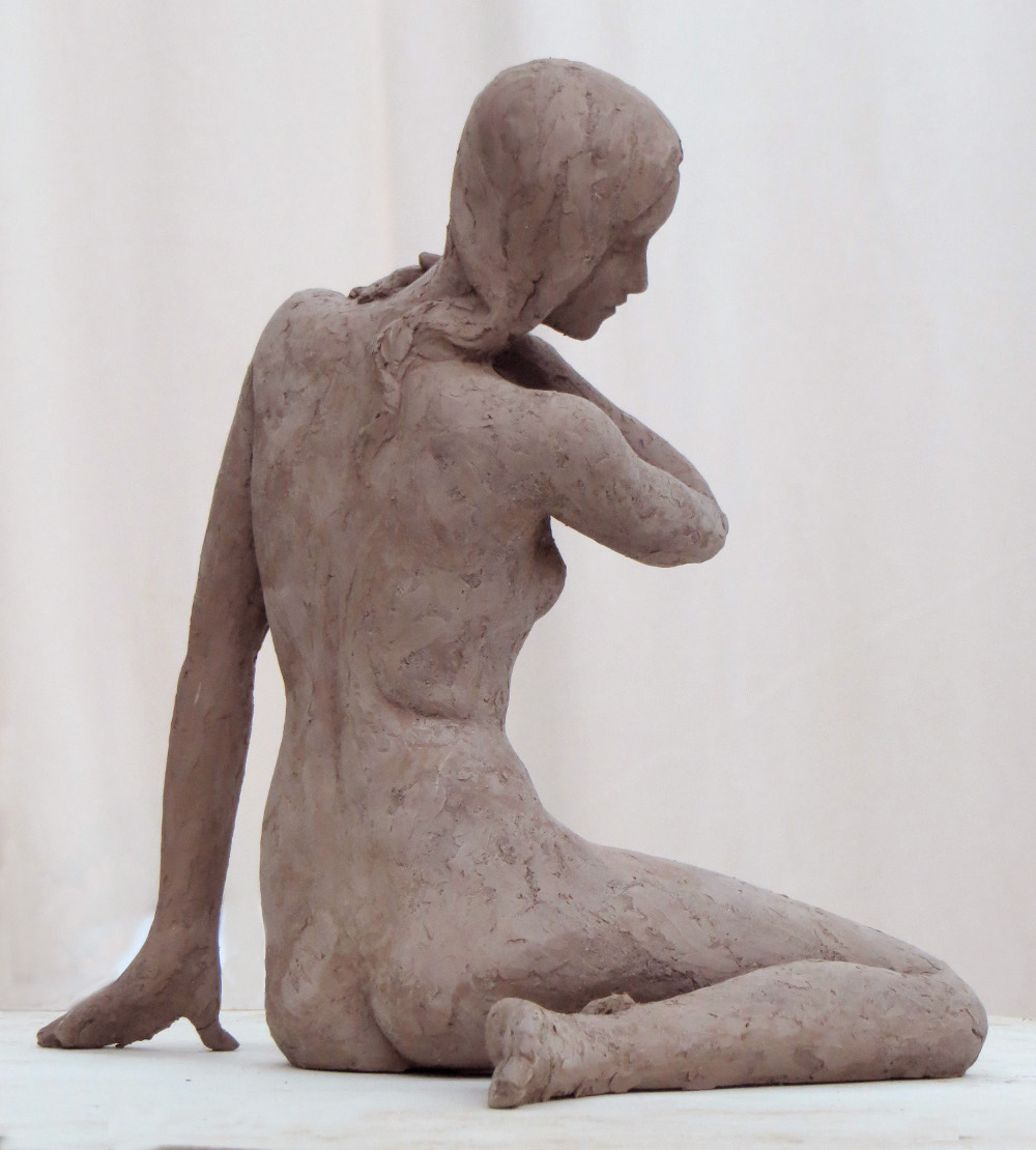 Sculpture - Samantha assise trois quart dos