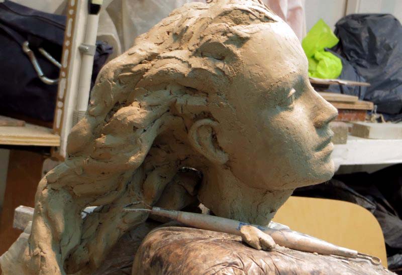sculpture visage femme cheveux reduit